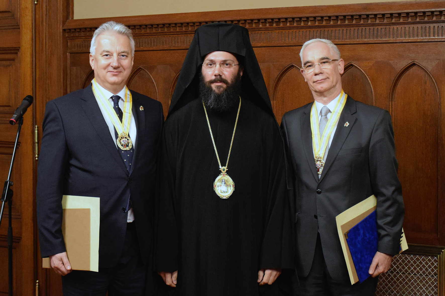 Verleihung des Goldenen Verdienstkreuzes der Metropolis