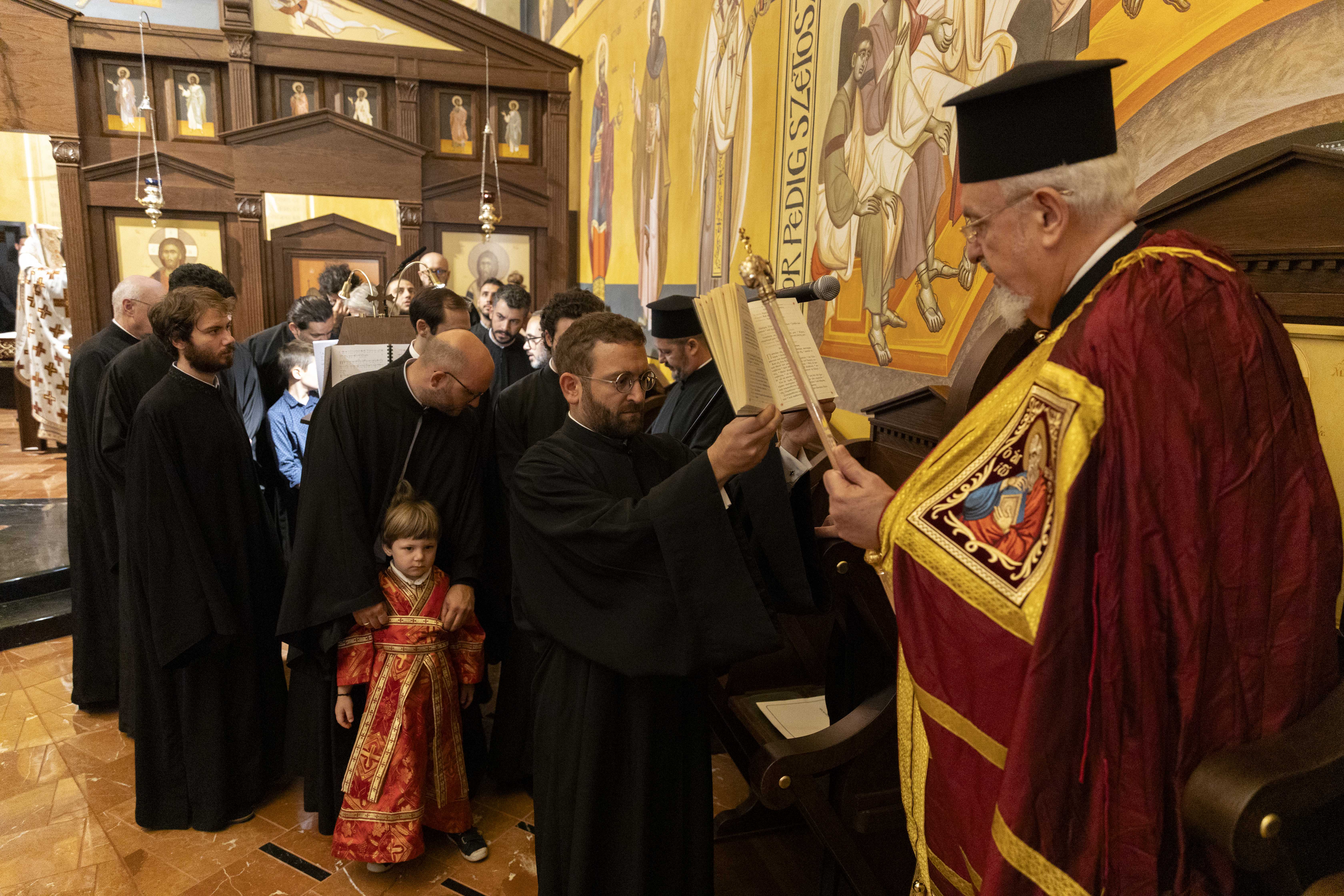 Ἀρχιερατικὴ Χοροστασία τοῦ Σεβασμιωτάτου Μητροπολίτου Γέροντος Χαλκηδόνος κ. Ἐμμανουὴλ στὸν Ἱερὸ Ναὸ τῶν Ἁγίων Τριῶν Ἱεραρχῶν στὴ Βουδαπέστη