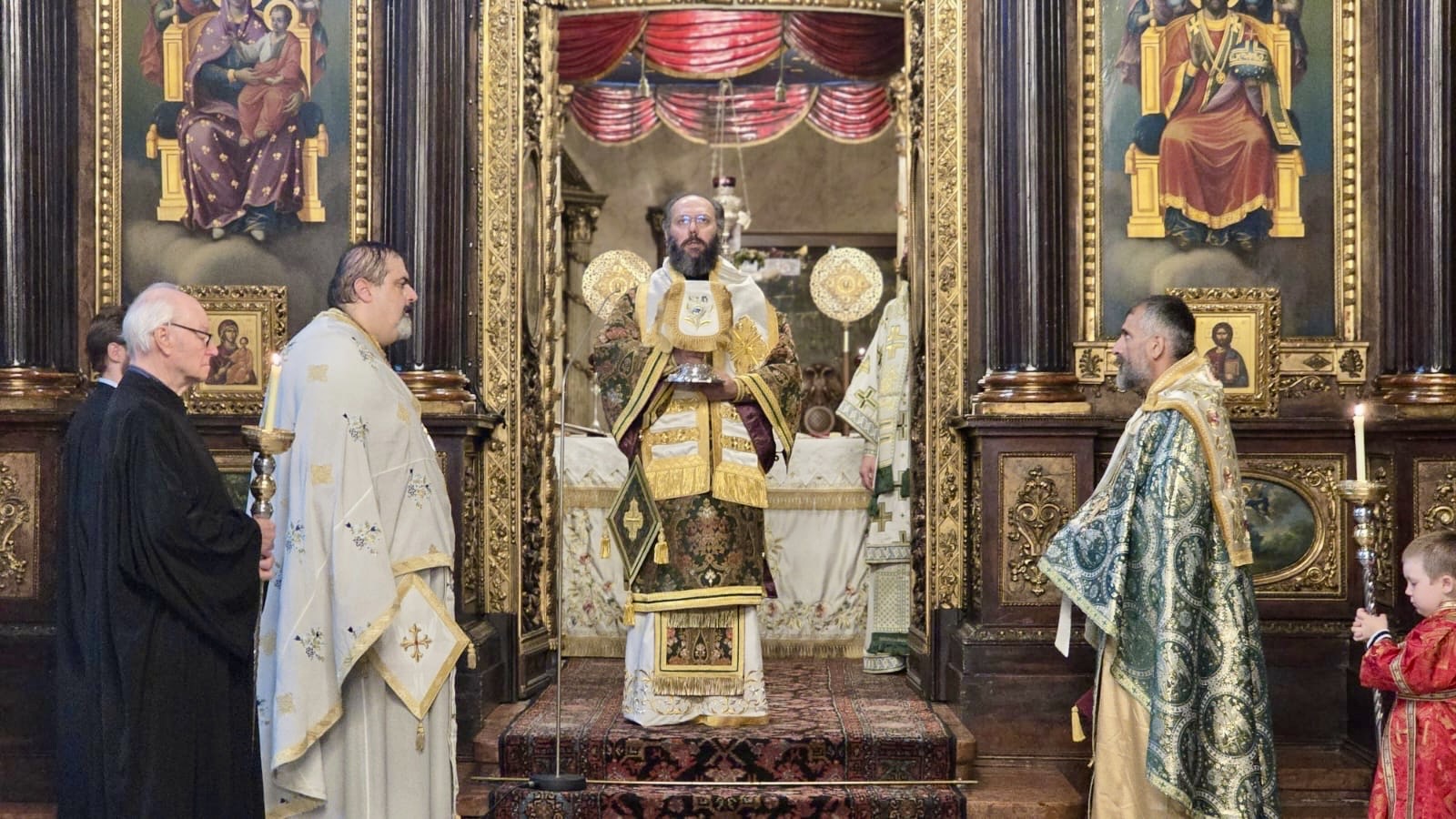 Ἑορτὴ τῆς Ὑψώσεως τοῦ Τιμίου Σταυροῦ καὶ Δισαρχιερατικὴ Θεία Λειτουργία στὸν Καθεδρικὸ Ἱερὸ Ναὸ Ἁγίας Τριάδος στὴ Βιέννη