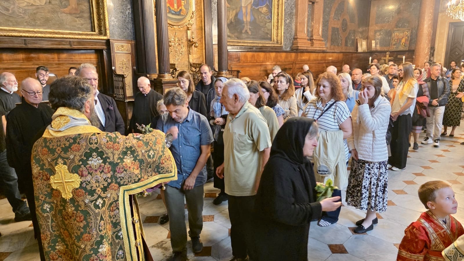Ἑορτὴ τῆς Ὑψώσεως τοῦ Τιμίου Σταυροῦ καὶ Δισαρχιερατικὴ Θεία Λειτουργία στὸν Καθεδρικὸ Ἱερὸ Ναὸ Ἁγίας Τριάδος στὴ Βιέννη