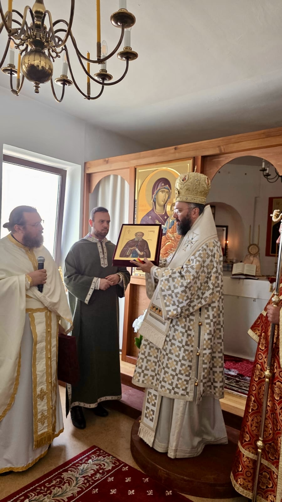 Ἀρχιερατικὴ Θεία Λειτουργία στὴν πανηγυρίζουσα Ἐνορία Ἁγίας Παρασκευῆς τῆς Ἐπιβατηνῆς στὸ Wiener Neustadt