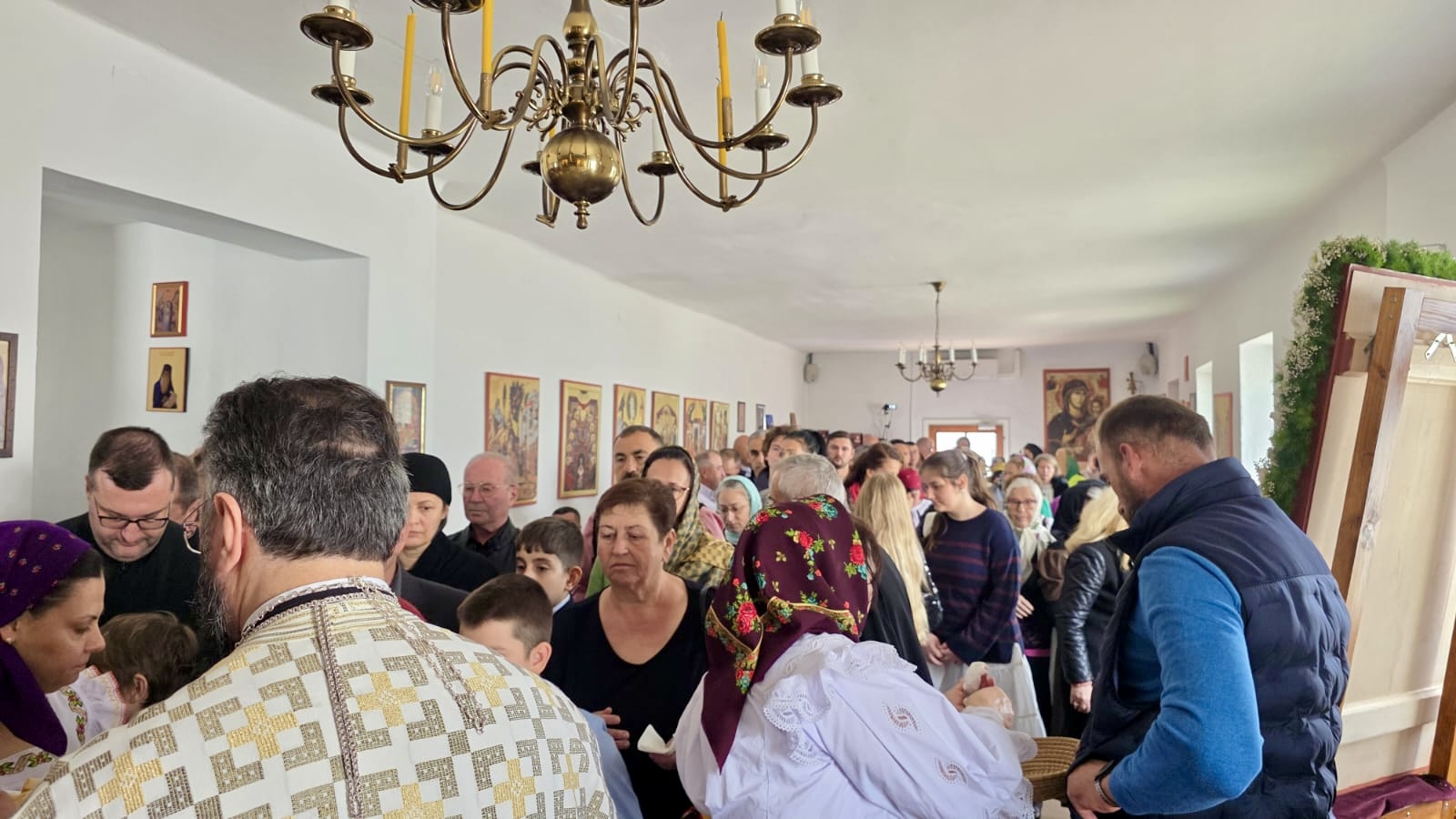 Ἀρχιερατικὴ Θεία Λειτουργία στὴν πανηγυρίζουσα Ἐνορία Ἁγίας Παρασκευῆς τῆς Ἐπιβατηνῆς στὸ Wiener Neustadt