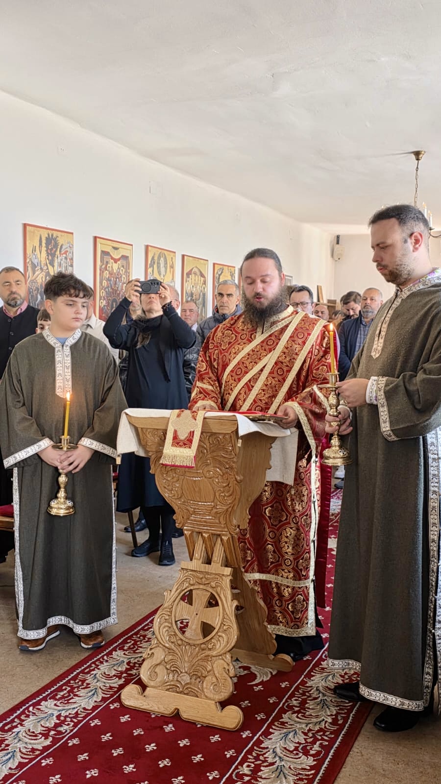 Ἀρχιερατικὴ Θεία Λειτουργία στὴν πανηγυρίζουσα Ἐνορία Ἁγίας Παρασκευῆς τῆς Ἐπιβατηνῆς στὸ Wiener Neustadt