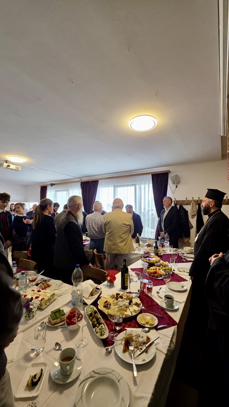 Ἀρχιερατικὴ Θεία Λειτουργία στὴν πανηγυρίζουσα Ἐνορία Ἁγίας Παρασκευῆς τῆς Ἐπιβατηνῆς στὸ Wiener Neustadt