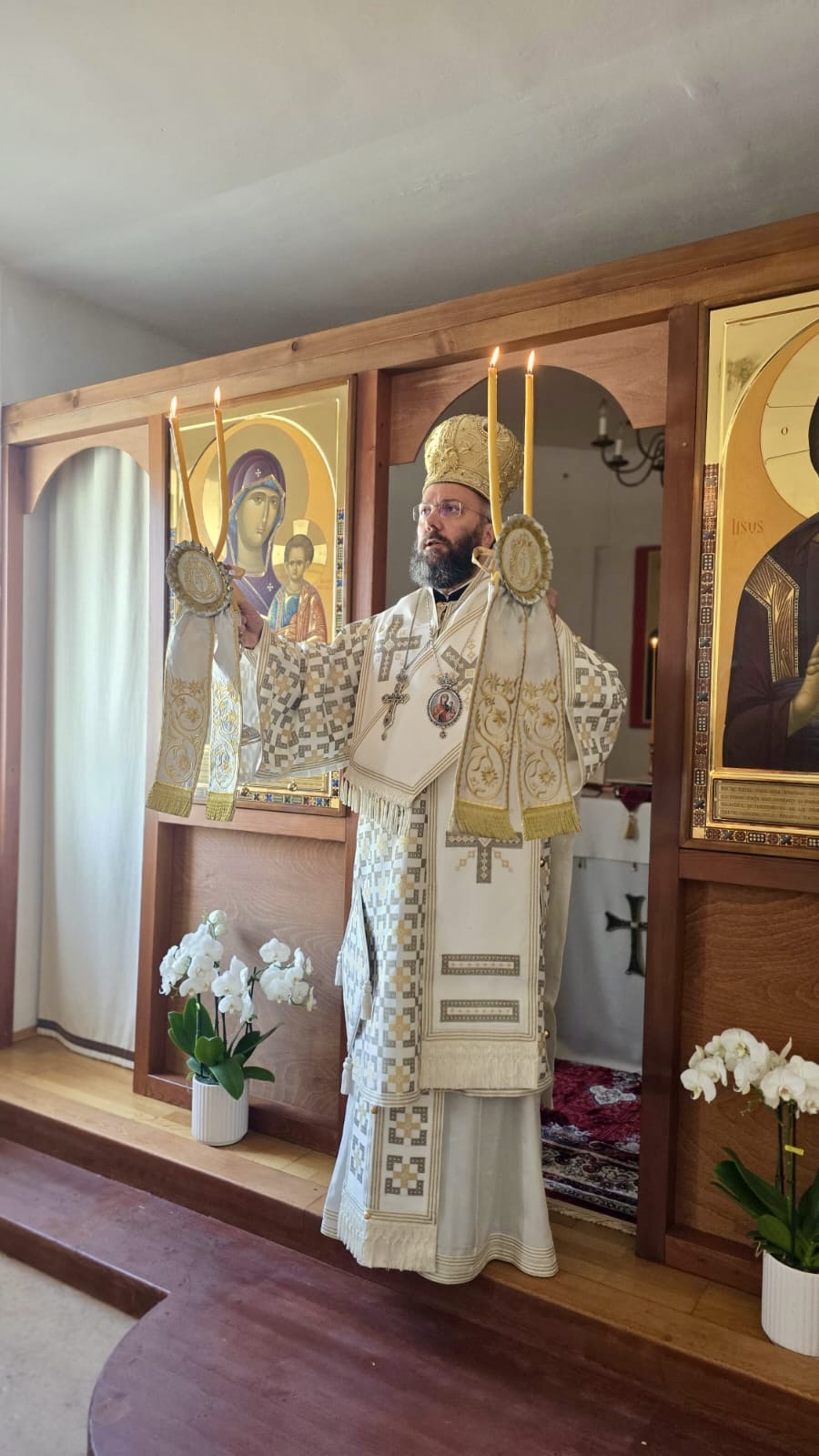 Ἀρχιερατικὴ Θεία Λειτουργία στὴν πανηγυρίζουσα Ἐνορία Ἁγίας Παρασκευῆς τῆς Ἐπιβατηνῆς στὸ Wiener Neustadt