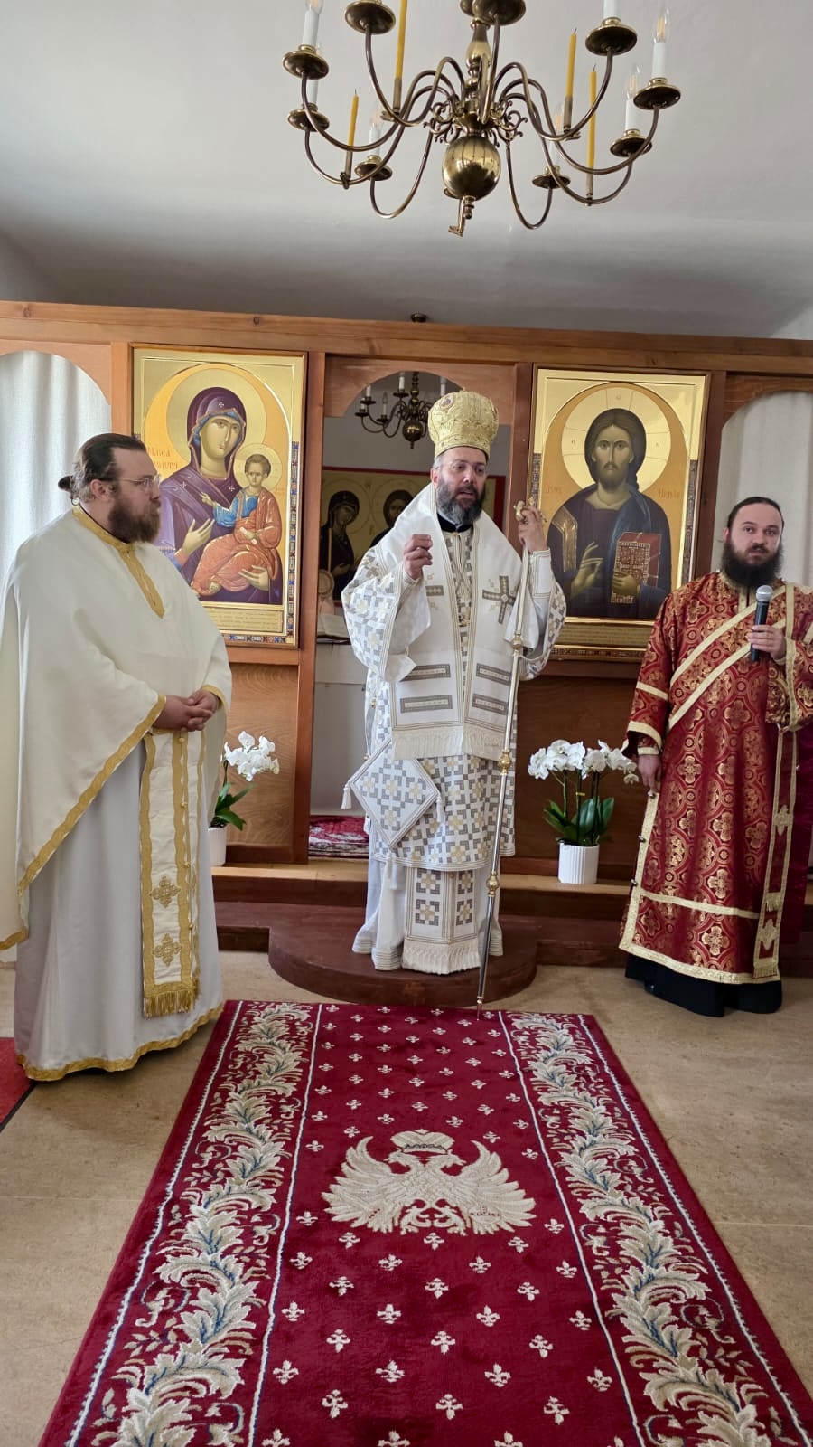 Ἀρχιερατικὴ Θεία Λειτουργία στὴν πανηγυρίζουσα Ἐνορία Ἁγίας Παρασκευῆς τῆς Ἐπιβατηνῆς στὸ Wiener Neustadt
