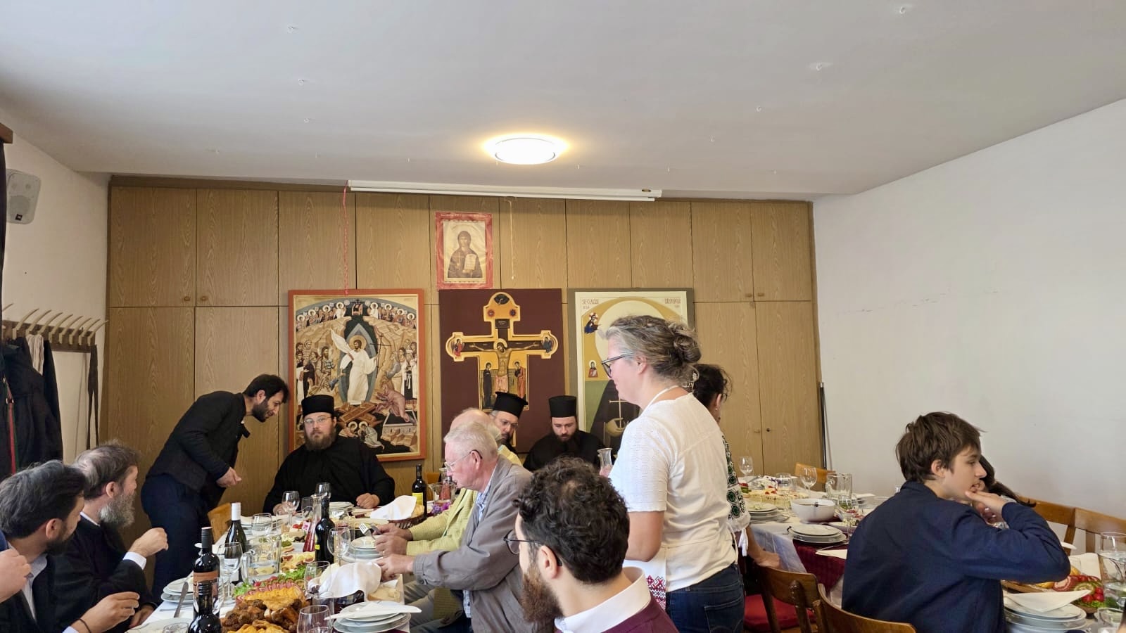 Ἀρχιερατικὴ Θεία Λειτουργία στὴν πανηγυρίζουσα Ἐνορία Ἁγίας Παρασκευῆς τῆς Ἐπιβατηνῆς στὸ Wiener Neustadt